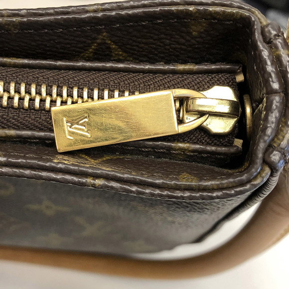 Louis Vuitton Looping MM Monogram Brown Shoulder Bag - Picture 12 of 13